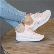 New Balance新百伦FuelCore Coast v3 女款跑鞋