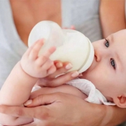 宝宝牛奶过敏吃什么奶粉？适度水解和深度水解奶粉哪个好？