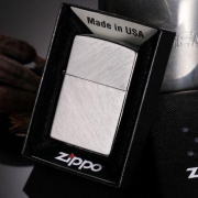 ZIPPO 之宝 24648 人字纹 拉丝镀铬 防风打火机 交叉鱼骨