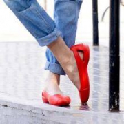 限尺码： Crocs 卡骆驰 202811 女士平底凉鞋 *2件