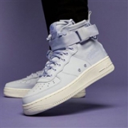 NIKE 耐克 SF AIR FORCE 1 MID 大童款运动鞋 淡紫色