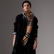 官网￥3900，Burberry 巴宝莉 经典格纹100%山羊绒围巾*3条 3色 ￥5228包邮