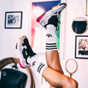 杨幂同款！adidas 阿迪达斯 Falcon 三叶草 女士 运动鞋BB9173