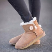 UGG Australian 15702 时尚短筒雪地靴