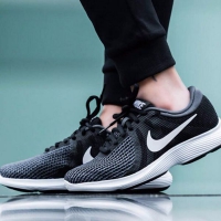 耐克（NIKE）  Revolution 4 女子跑步鞋