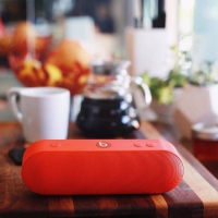 BEATS    Pill+ 便携式蓝牙无线音箱