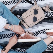 Rebecca Minkoff  女士 Bryn流苏铆钉相机包  prime会员免费直邮含税