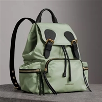 Burberry巴宝莉学生双肩包 两色可选