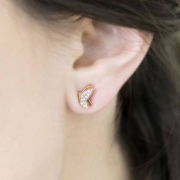 限黑卡会员，18新款 Swarovski 施华洛世奇 LILIA 浪漫优雅蝴蝶造型设计耳钉 5382367*2件 458元包邮