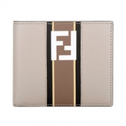 京东PLUS会员： FENDI 芬迪 7M0169 A1R2 F0X93 短款对折钱包 1525.5元包邮（1件5折）