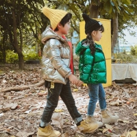 七普鹿 儿童亮面羽绒服 90%白鸭绒