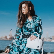 Selina海报款，官网￥4200 Michael Kors 女士Nolita迷你手提单肩包*2个 ￥1799包邮