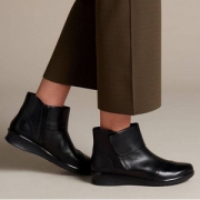 18秋冬款 Clarks 其乐 Hope Track 女士真皮休闲短靴 26137875
