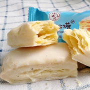 中义松塔网红零食巧克力千层酥整箱