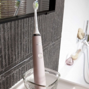 飞利浦（PHILIPS）  HX9362/67 钻石亮白型充电电动牙刷