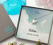 获英国Jewel Street设计奖：Lily Charmed 飞天猪纯银项链