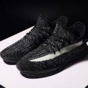 ALPHAEDGE+YEEZY结合？巨猎 男子一体织跑鞋