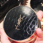 自然妆感！限定款，YSL 皮革羽毛气垫粉饼 14g