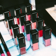 资生堂 LacquerInk LipShine 墨绘漆亮艳泽唇釉 6ml 多色 €18.6（2件6折）