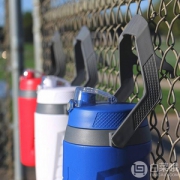 膳魔师合作款，Under Armour 安德玛 Sideline 运动保冷水壶1.9L 四色 Prime会员凑单免费直邮含税