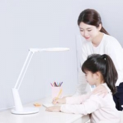 Yeelight 智能护眼台灯