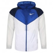 Nike 运动薄款防风衣速干连帽茄克 AR0258-100 白 下单价519，领券满300减30