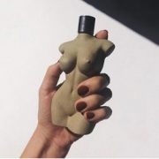 KKW BODY 曼妙裸砂香水 100ml 529元包邮包税