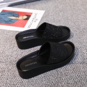 ￥43 厚底真皮拖鞋