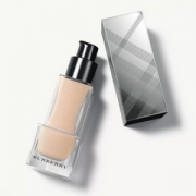 国内￥470，Burberry 巴宝莉 丝柔珠光亮彩饰底液隔离妆前乳 30ml #01 £23.8