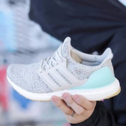 19春款，Adidas 阿迪达斯 UltraBOOST 女子跑步鞋 DB3212