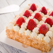 限京津沪：Best Cake 贝思客 草莓拿破仑水果蛋糕 1.2磅 +凑单品 67.1元包邮（需用券）