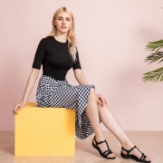 国内￥1399，ECCO 爱步 闪耀系列 女士真皮休闲露趾凉鞋 US5~5.5码 Prime会员免费直邮含税