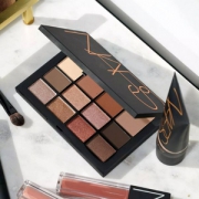 解禁直邮！2019春季12色眼影盘 #The Skin Deep £44.8（需用码）