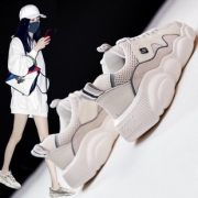 小白鞋女2019夏透气百搭情侣小熊老爹鞋 券后￥103