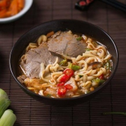 网易严选 大丈夫冻干牛肉面 轻巧款 私房牛肉味 64g*6杯