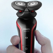 飞利浦 PHILIPS S556/12 干湿双剃 全身水洗 电动剃须刀