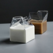 TINY HOME 牛奶盒玻璃杯 350ml 9元（需用券）
