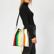 JW Anderson 女士抽绳彩虹条纹水桶包