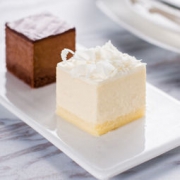 Best Cake 贝思客 黑白配牛奶巧克力生日蛋糕 2.2磅 118元包邮