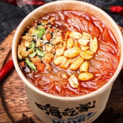 拍2件发6桶嗨吃家网红酸辣粉