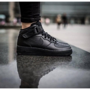 Nike Air Force 1 黑色Mid