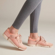 限UK4.5码， Clarks 其乐 Tri Amelia 女款休闲运动鞋 26131092