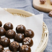 网易严选 黑糖话梅糖 200g 9.9元
