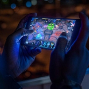 120Hz刷新率+2K屏+信仰灯：Razer/雷蛇 Phone 2第二代电竞游戏手机