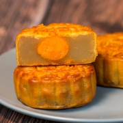 澳门老字号：500g 澳门永辉 蛋黄莲蓉广式月饼
