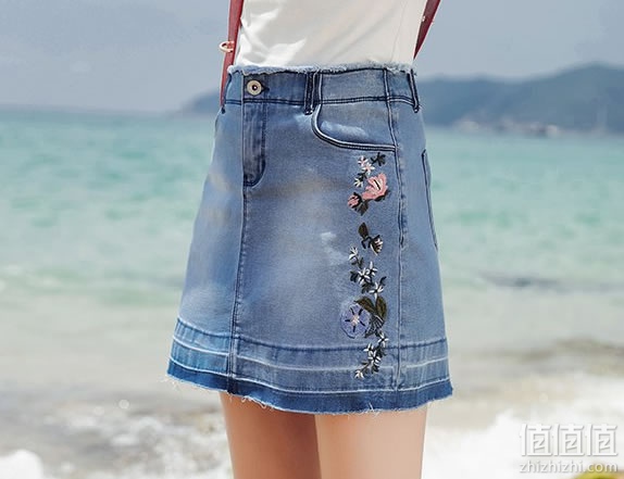 拉夏贝尔夏新款复古绣花a字牛仔短裙