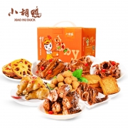 小胡鸭 香辣卤味 零食大礼包 鸭脖 充饥夜宵 整箱 食品肉干肉脯  券后34元