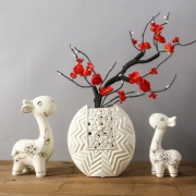 Hoatai Ceramic 华达泰陶瓷 鹿花瓶摆件三件套 傲雪迎春（丁香.红梅）+幸福小鹿 118元包邮（双重优惠）