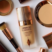 新品发售：CharlotteTilbury 轻盈无瑕粉底液 30ml 380元包邮包税