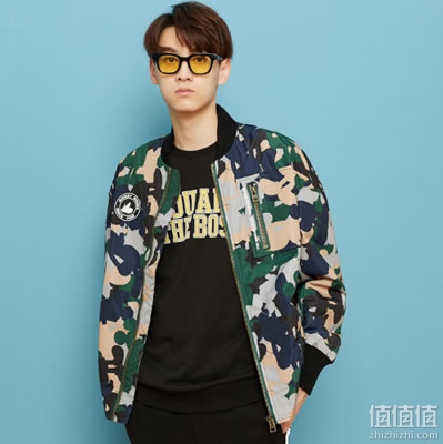 美特斯邦威男士印花夹克